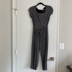 Loft 0 petite jumpsuit black and white print crop pants